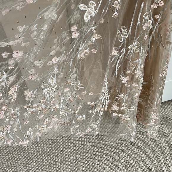 Mac Duggal
Sweetheart Neck Corset Bodice Floral Embroidered Sheath Gown - Picture 9 of 15